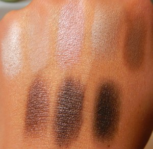 mit Base - mit dem Finger aufgetragen